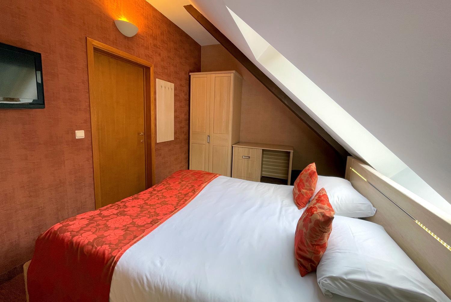 Hotel Des Comtes Durbuy Rum bild