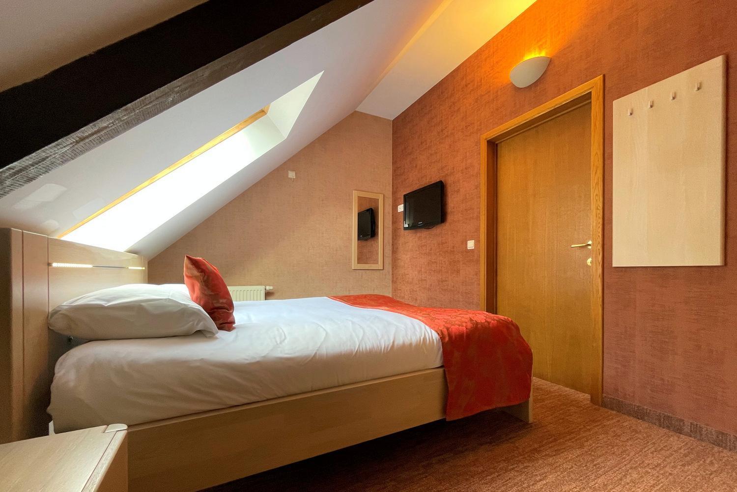 Hotel Des Comtes Durbuy Rum bild